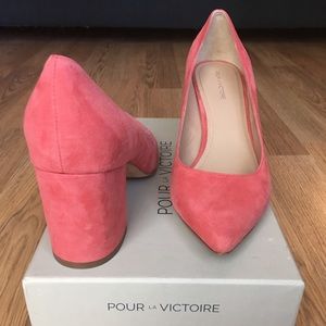 POUR LA VICTOIRE Block Heel Pumps Sz 8 NWOT